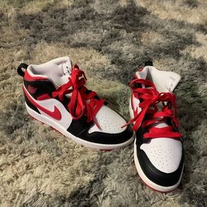 Air Jordan 1 “Black Fire Red” Size 2Y